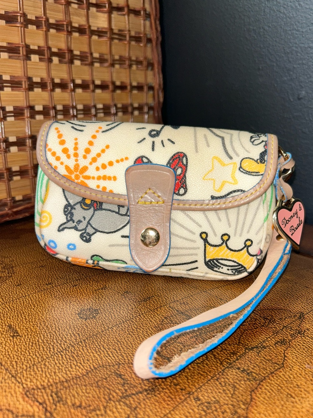 Vintage Dooney & Bourke Rare Disney Sketch flap wristlet with Hangtag -EUC- - Picture 16 of 16